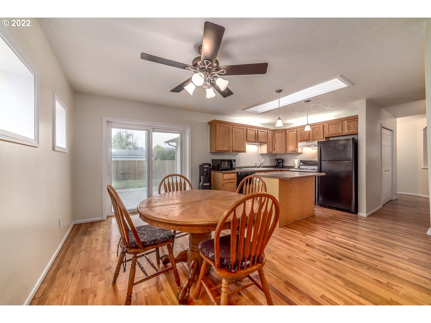 331 South 46th Street Springfield, OR 97478 - Photo 11 of 28 a dining room with furniture and window