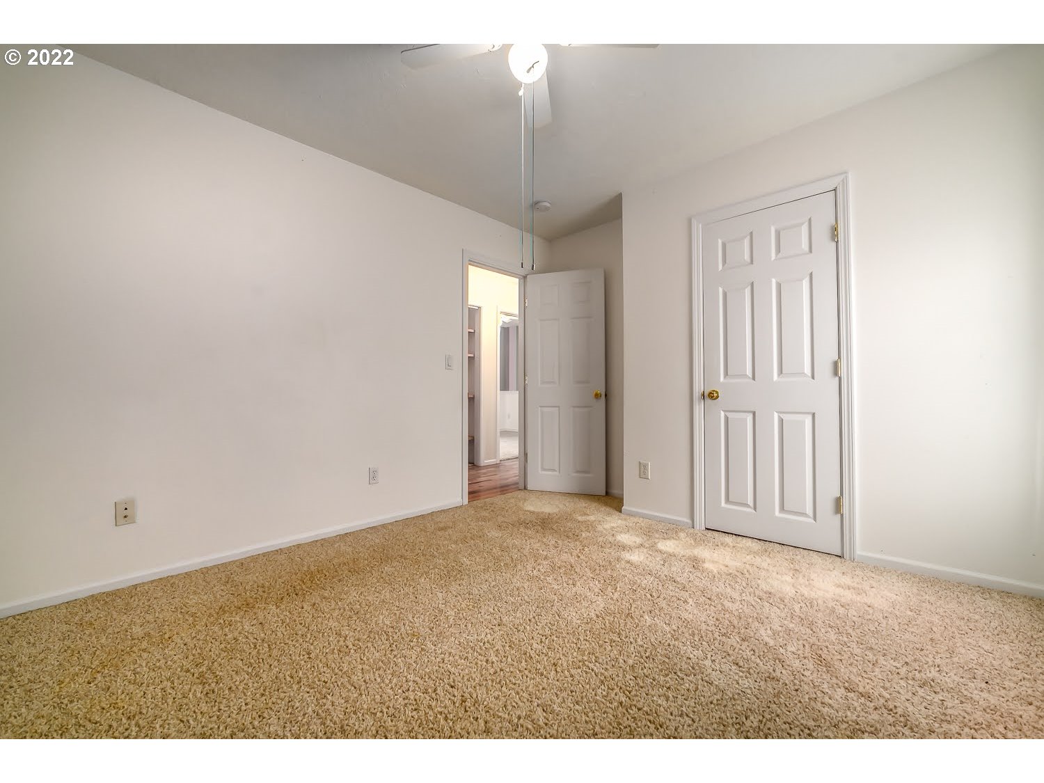 331 South 46th Street Springfield, OR 97478 - Photo 23 of 28 a view of an empty room and window
