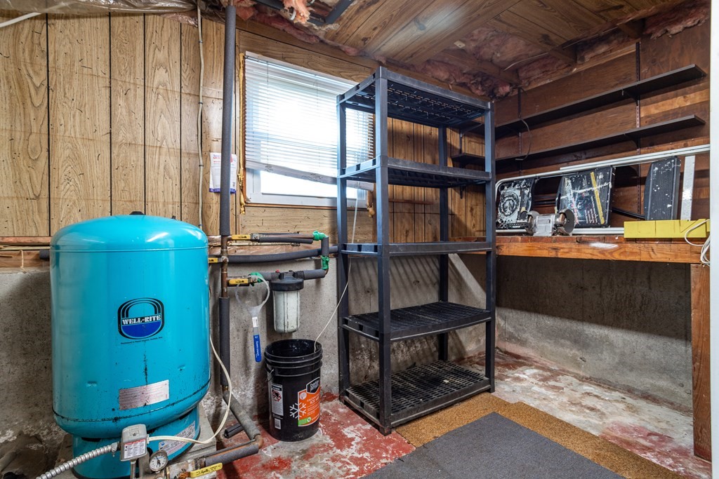 155 Groton Road Shirley, MA 01464 - Photo 33 of 42 a room with musical instruments