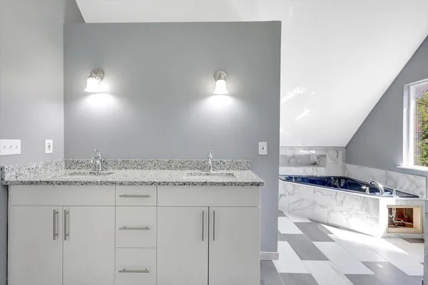 $449,750 | 201 Blythe Ferry Road Northeast, Cleveland, TN 37312