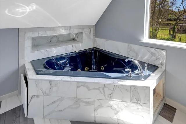 $449,750 | 201 Blythe Ferry Road Northeast, Cleveland, TN 37312