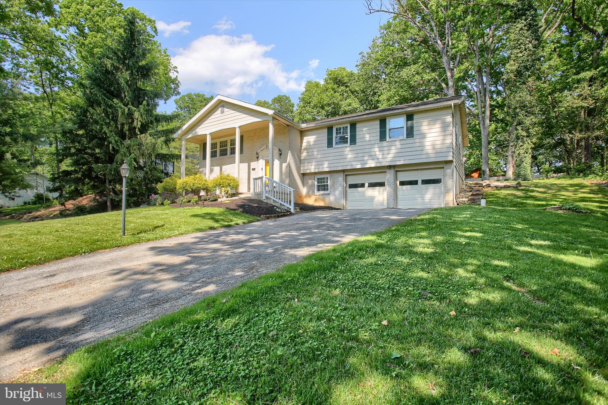 25 Hickory Road Carlisle, PA 17015 - Photo 3 of 38 Gallery Image 3