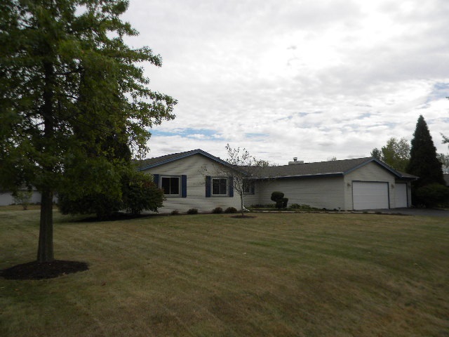 617 Pin Oak Road Rockton, IL 61072 - Photo 1 of 25 a view of a house with a yard