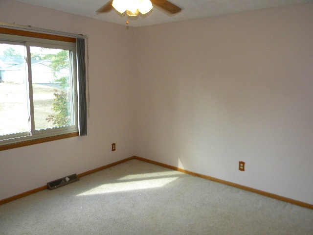 617 Pin Oak Road Rockton, IL 61072 - Photo 12 of 25 an empty room with a window