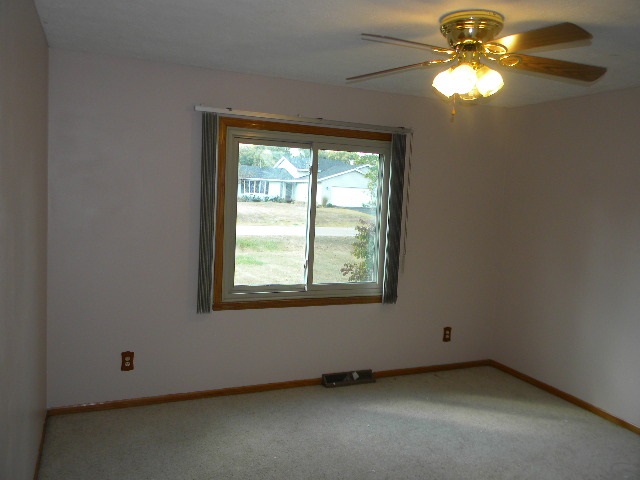 617 Pin Oak Road Rockton, IL 61072 - Photo 13 of 25 a view of a livingroom with a ceiling fan and window