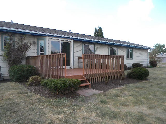 617 Pin Oak Road Rockton, IL 61072 - Photo 21 of 25 a view of a house with wooden fence