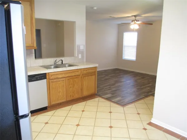 $1,225 | 1430 Avenue Q, Unit 12, Santa Fe, TX 77510