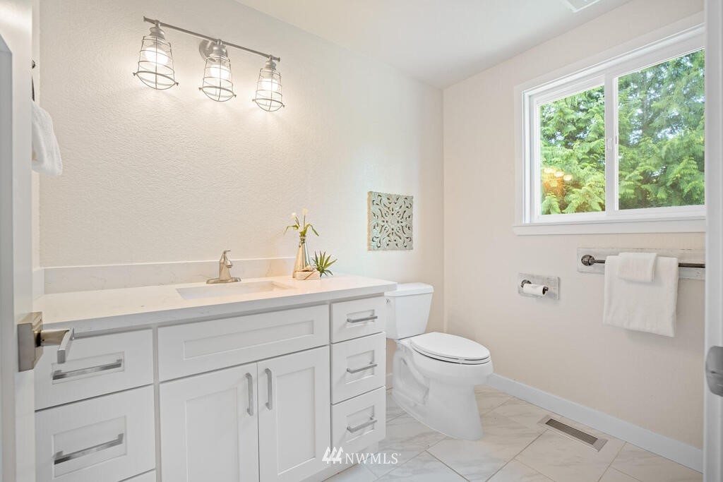 14009 49th Place West Edmonds, WA 98026 - Photo 15 of 24