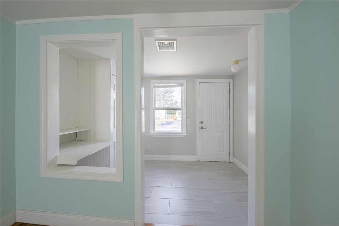 70 State Street Warwick, RI 02889 - Photo 5 of 23 Gallery Image 5