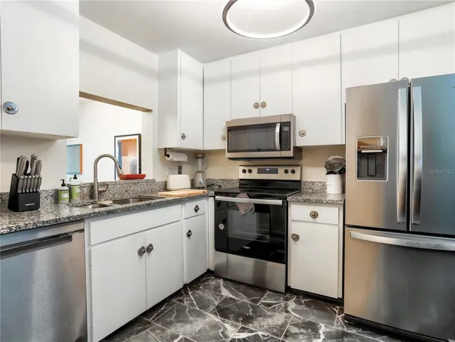 $2,300 | 322 Timber Lake Drive, Unit 322, Bradenton, FL 34210