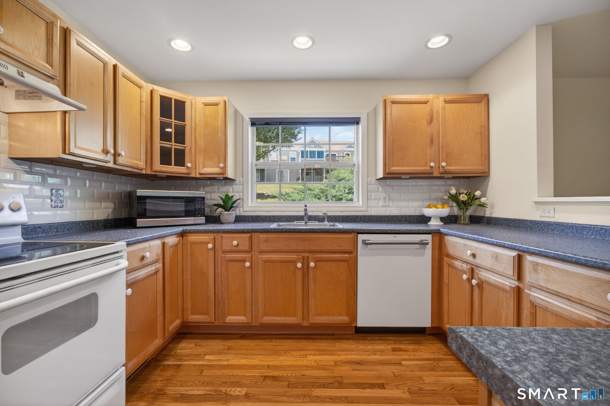 128 Louis Hill Road, Unit 128 Newtown, CT 06482 - Photo 18 of 36