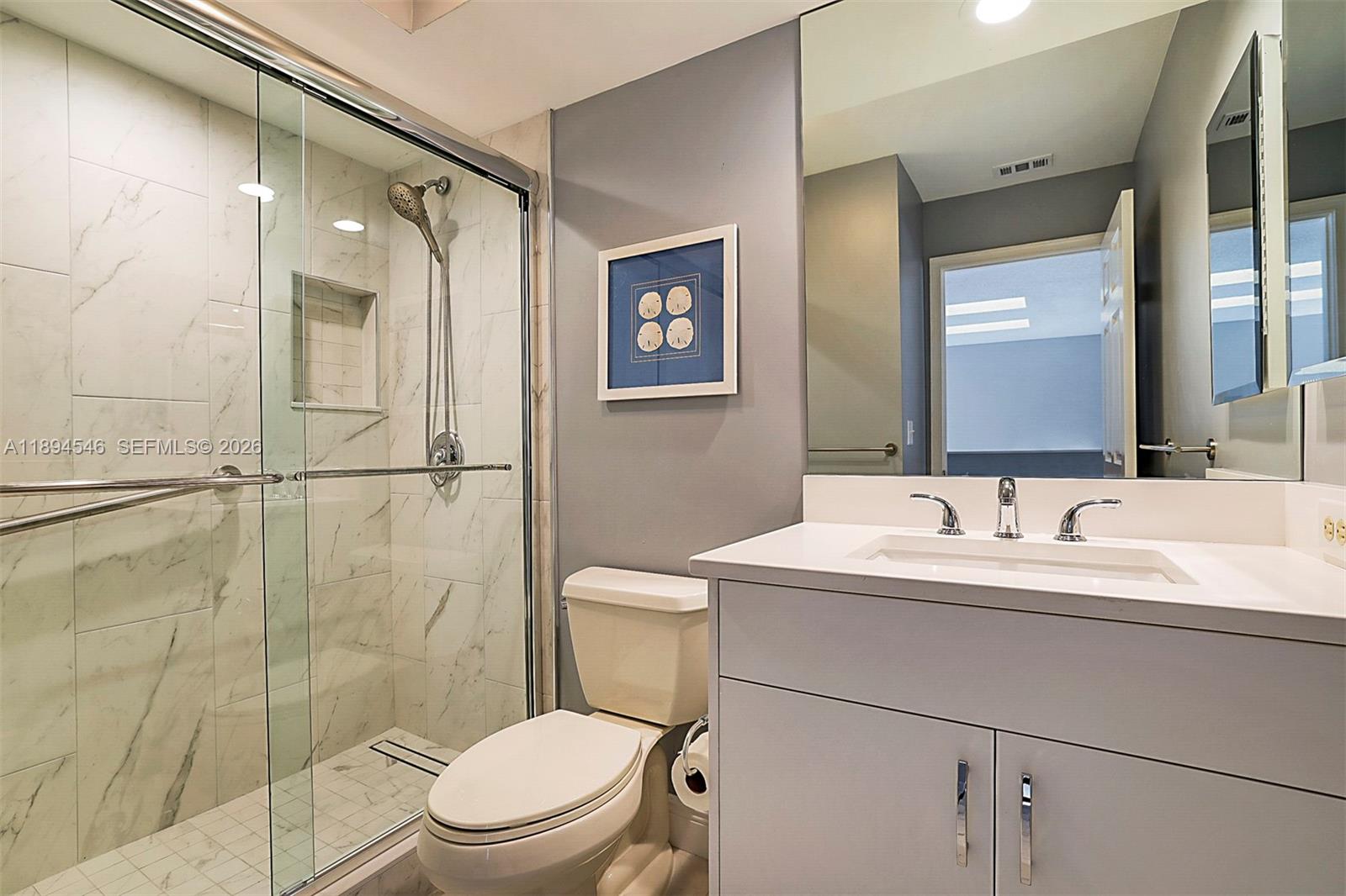 8853 Southeast Riverfront Terrace Jupiter, FL 33469 - Photo 25 of 38 2nd full redone bathroom