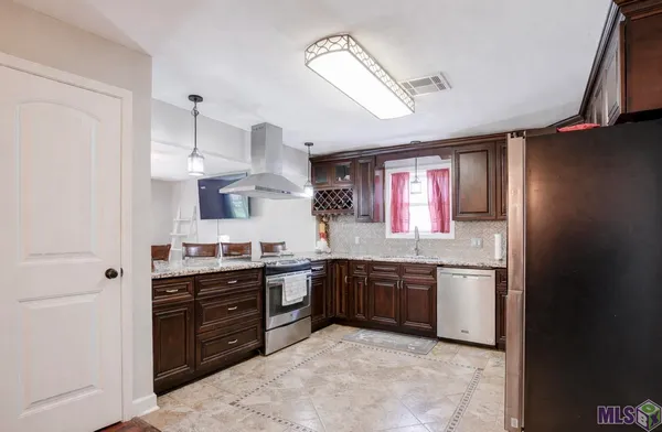 $310,000 | 10333 John Savoy Road, St. Amant, LA 70774
