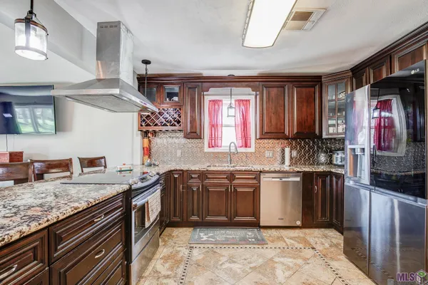 $310,000 | 10333 John Savoy Road, St. Amant, LA 70774