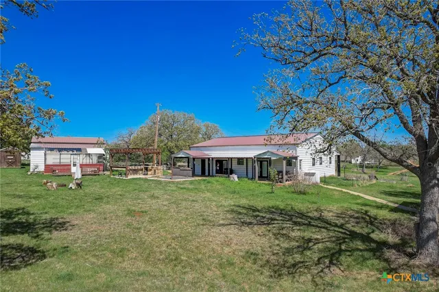 $479,999 | 1025 County Road 454, Lincoln, TX 78948