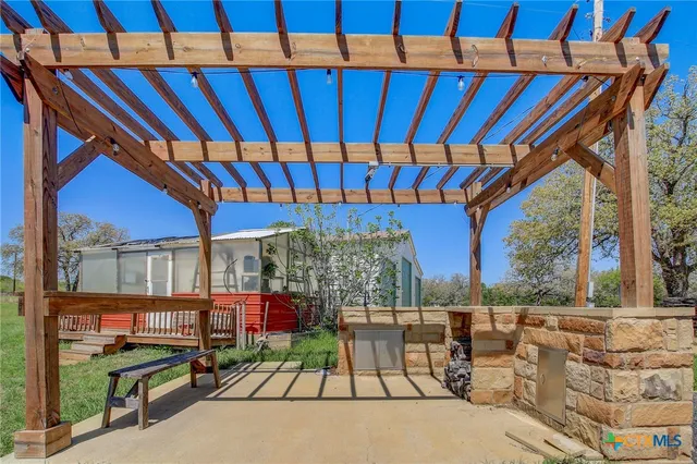 $479,999 | 1025 County Road 454, Lincoln, TX 78948