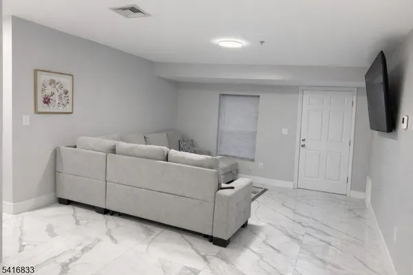 $2,000 | 374 14th Avenue, Newark, NJ 07103