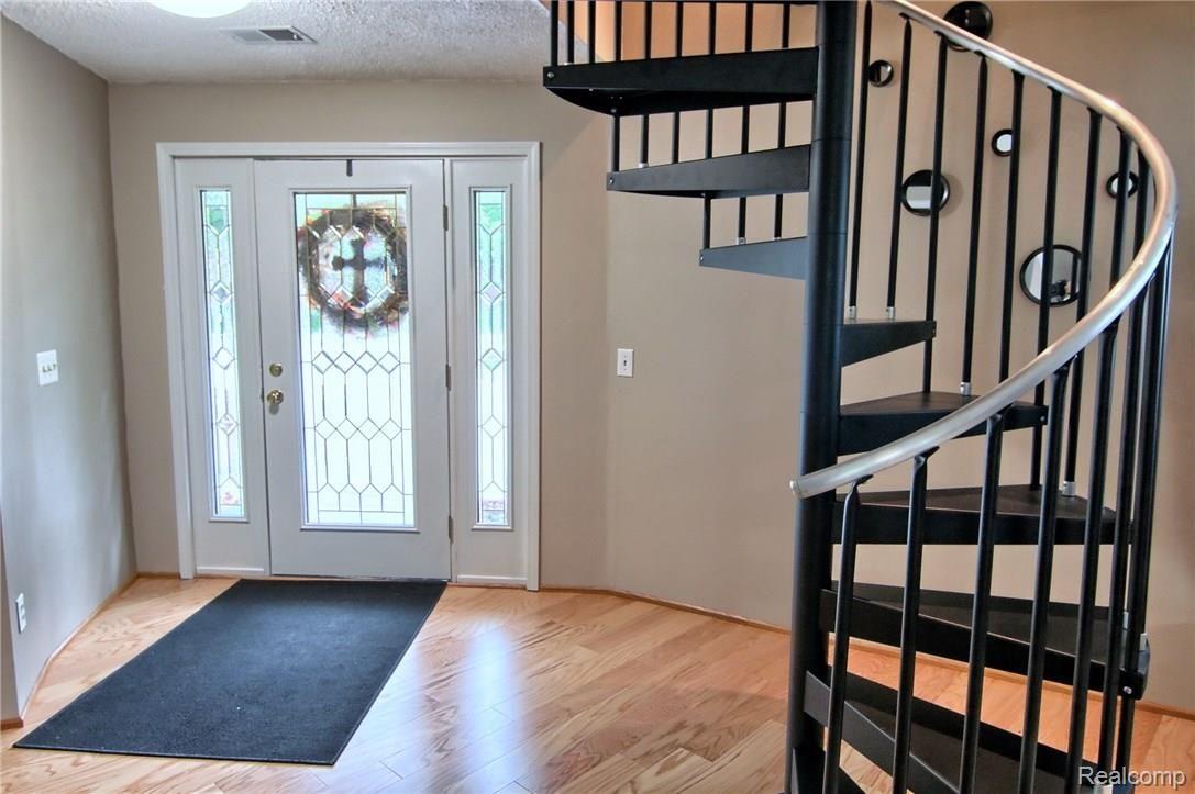 38290 Ruedisale Street New Baltimore, MI 48047 - Photo 4 of 28 004.jpg