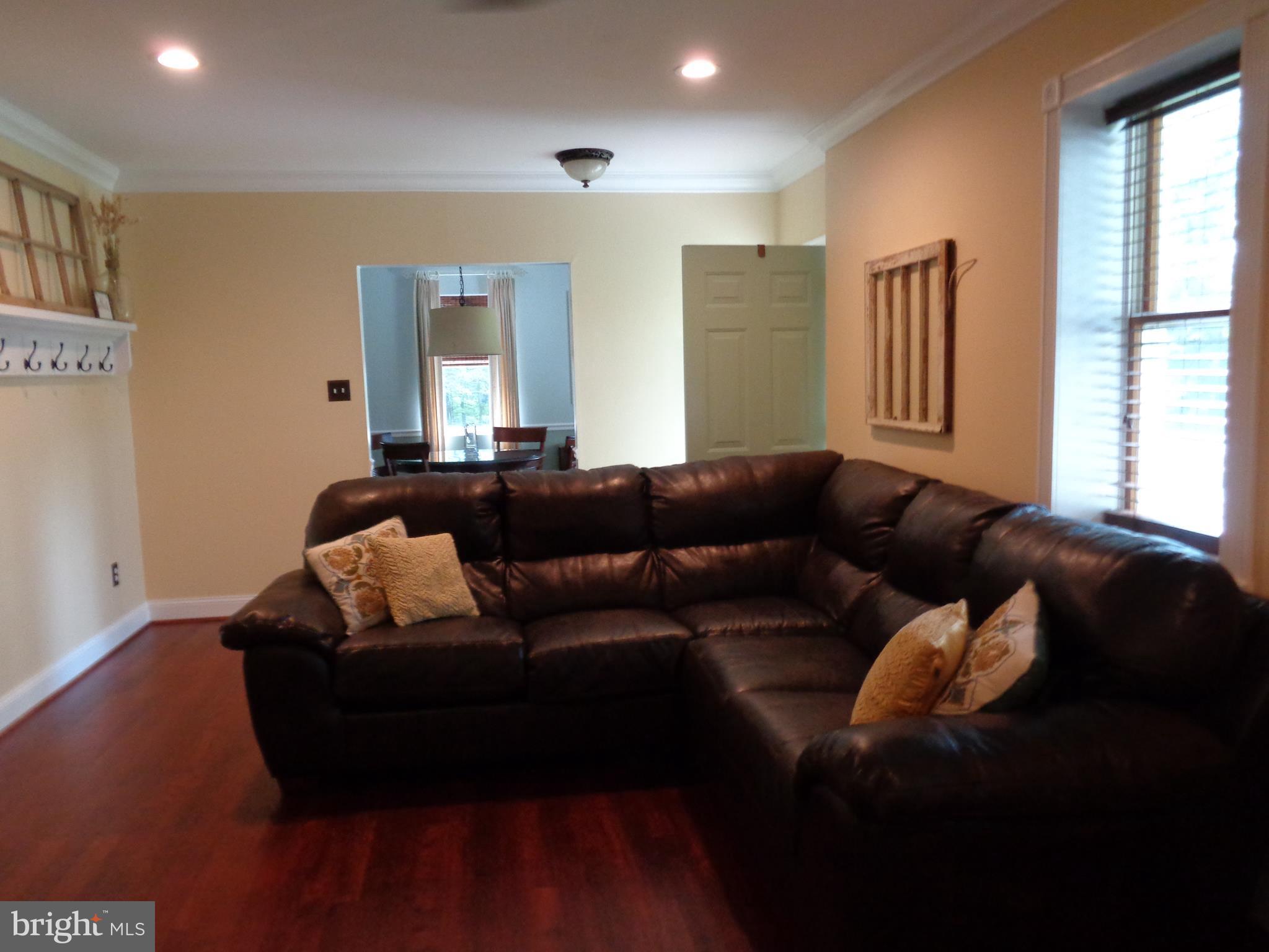 2435 Coon Club Road Westminster, MD 21157 - Photo 8 of 30 Living Room