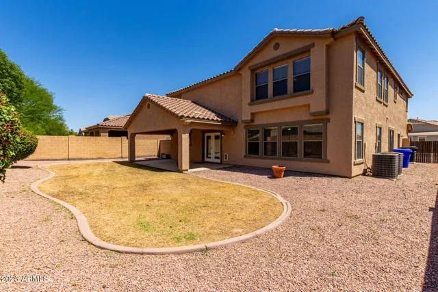 a view of a house with a backyard