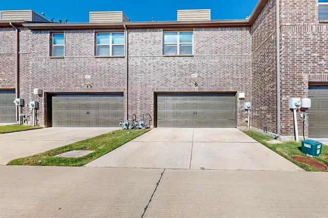 $2,500 | 4646 Rhett Lane, Unit D, Carrollton, TX 75010