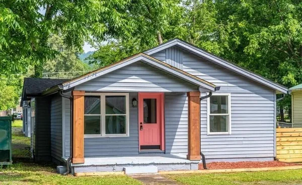 $245,000 | 114 Magnolia Avenue, South Pittsburg, TN 37380