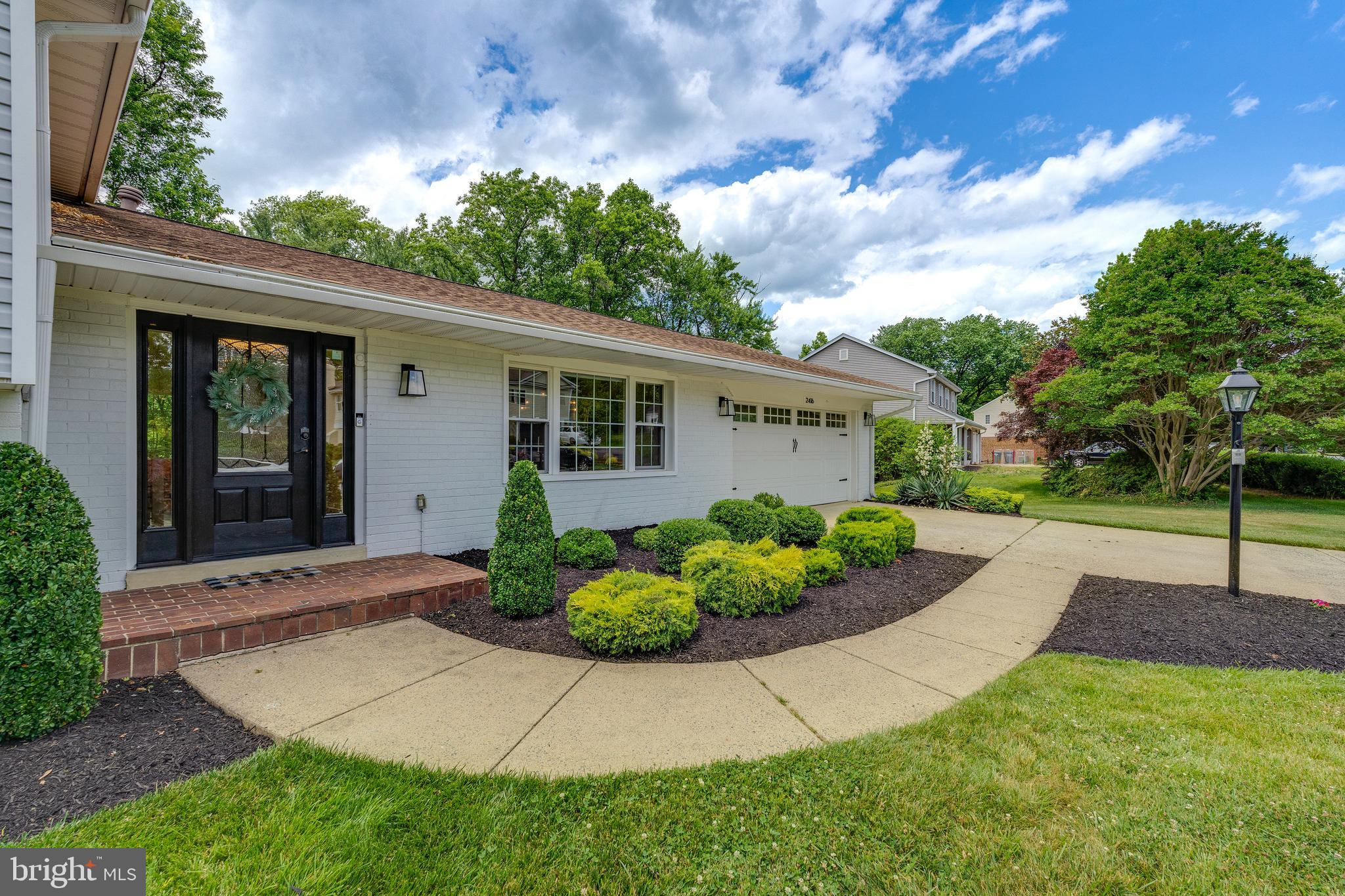 2416 Rocky Branch Road Vienna, VA 22181 - Photo 12 of 69 Welcome in!