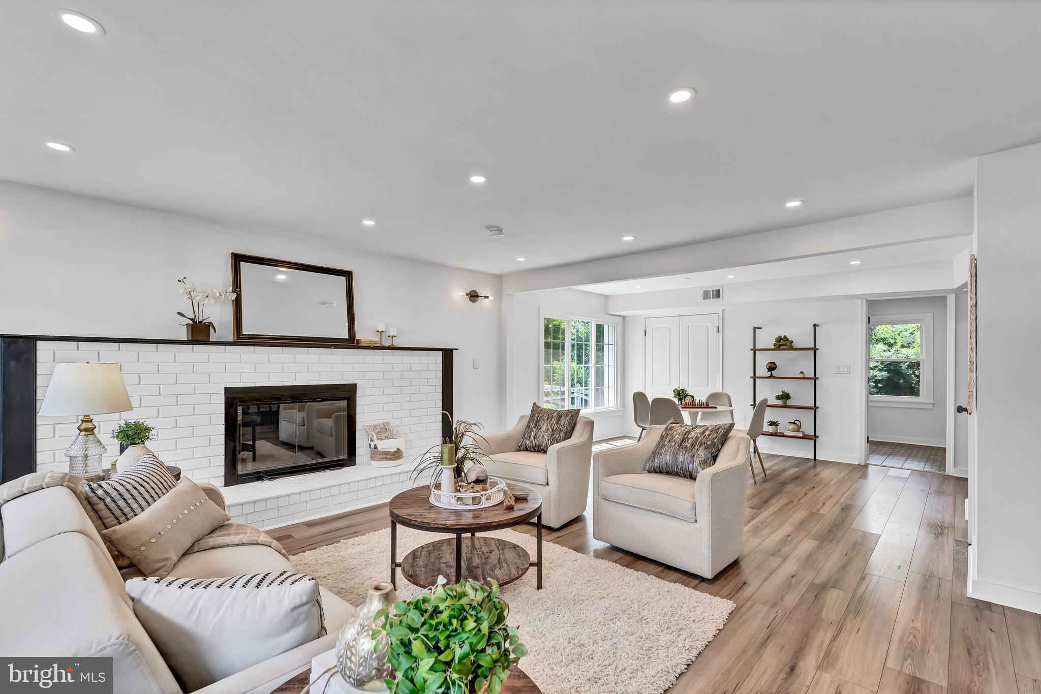 2416 Rocky Branch Road Vienna, VA 22181 - Photo 4 of 69 Extra large family room