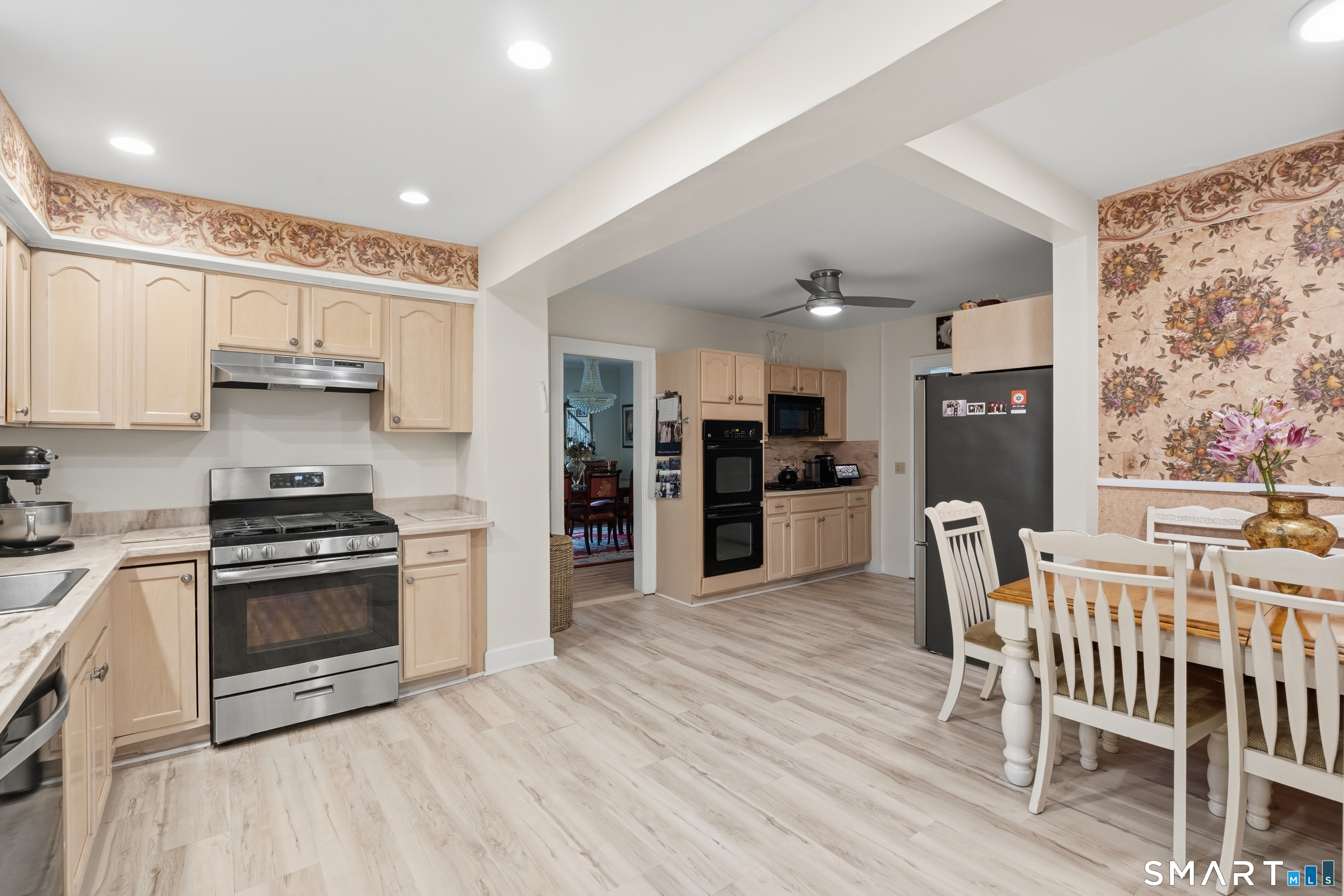 114 Colony Road New Haven, CT 06511 - Photo 11 of 39