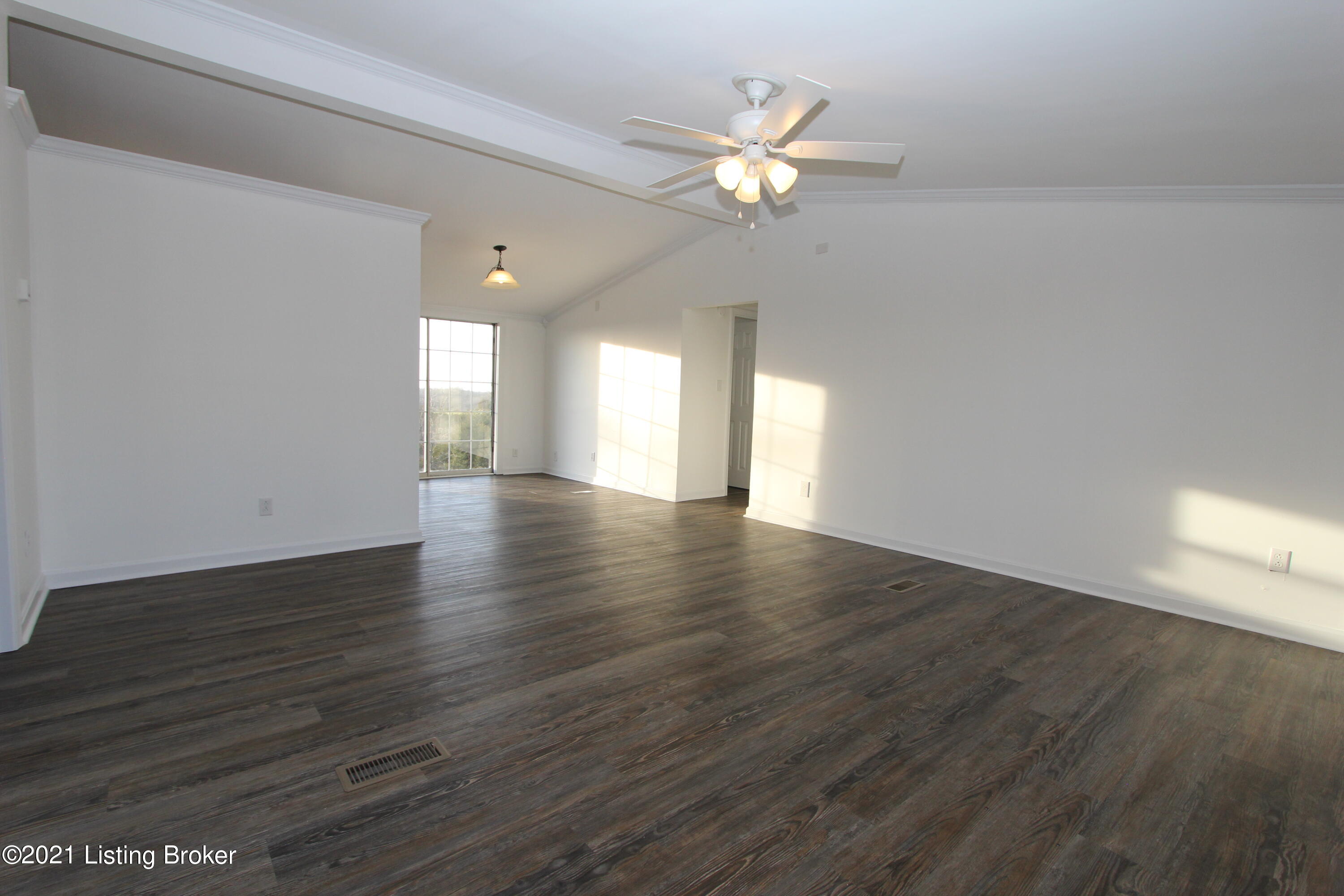 1099 Sea Ridge Road Lawrenceburg, KY 40342 - Photo 5 of 23 Living Room (2)