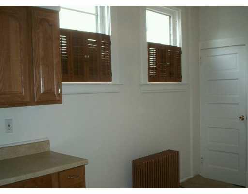 301 Rothman Street Arlington, PA 15210 - Photo 6 of 8 Kitchen.
