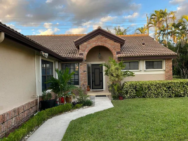 $249,000 | 7207 Le Chalet Boulevard, Boynton Beach, FL 33472