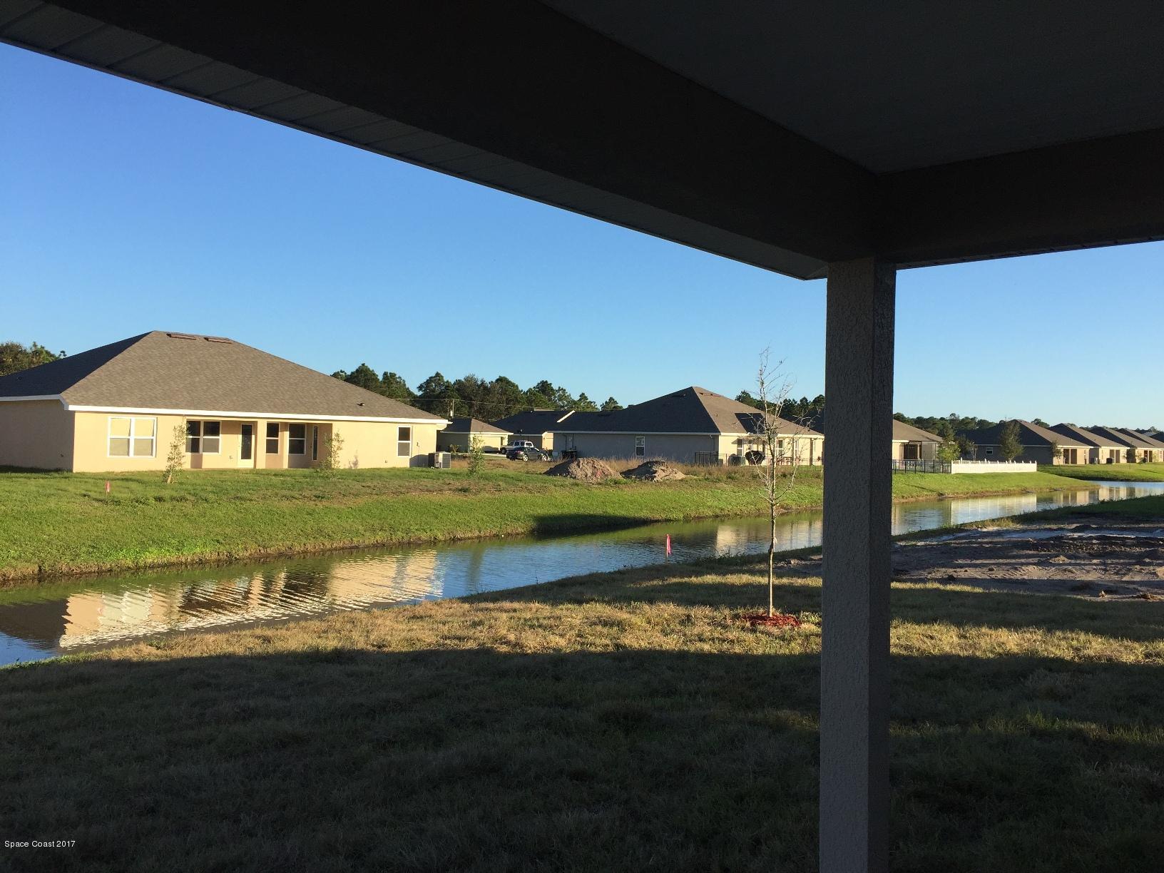 201 Nardo Avenue Southwest Palm Bay, FL 32908 - Photo 3 of 16 Porch view