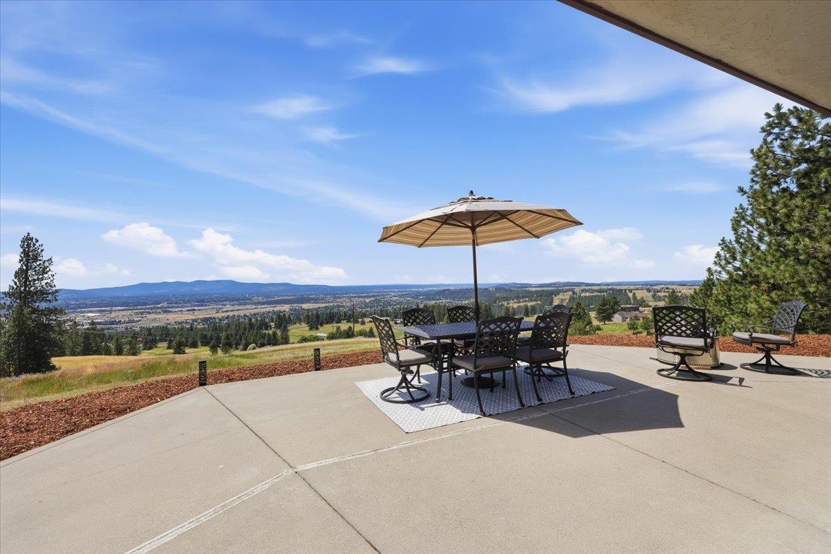 16211 East Jacobs Lane Spokane, WA 99217 - Photo 2 of 43