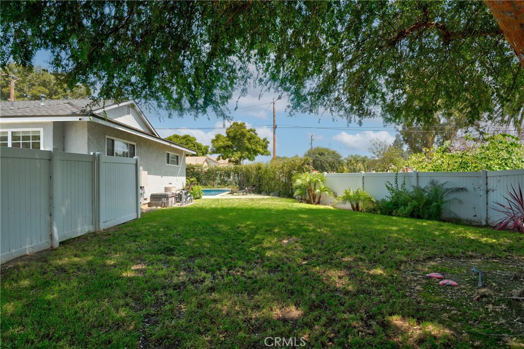 1805 West Random Drive Anaheim, CA 92804 - Photo 21 of 46 a view of a back yard