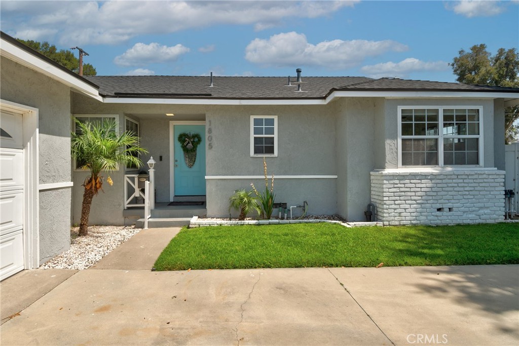 1805 West Random Drive Anaheim, CA 92804 - Photo 4 of 46 a view of a house with a yard