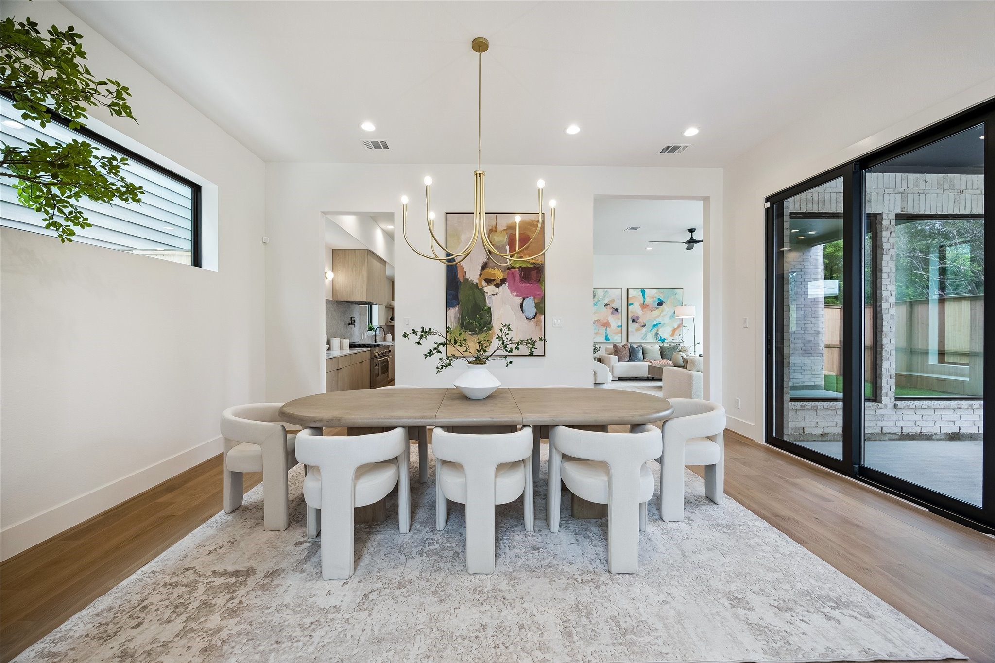 122 East 4th Street Houston, TX 77007 - Photo 9 of 38 Dining area – flows seamlessly into the kitchen and living room while maintaining a sense of privacy