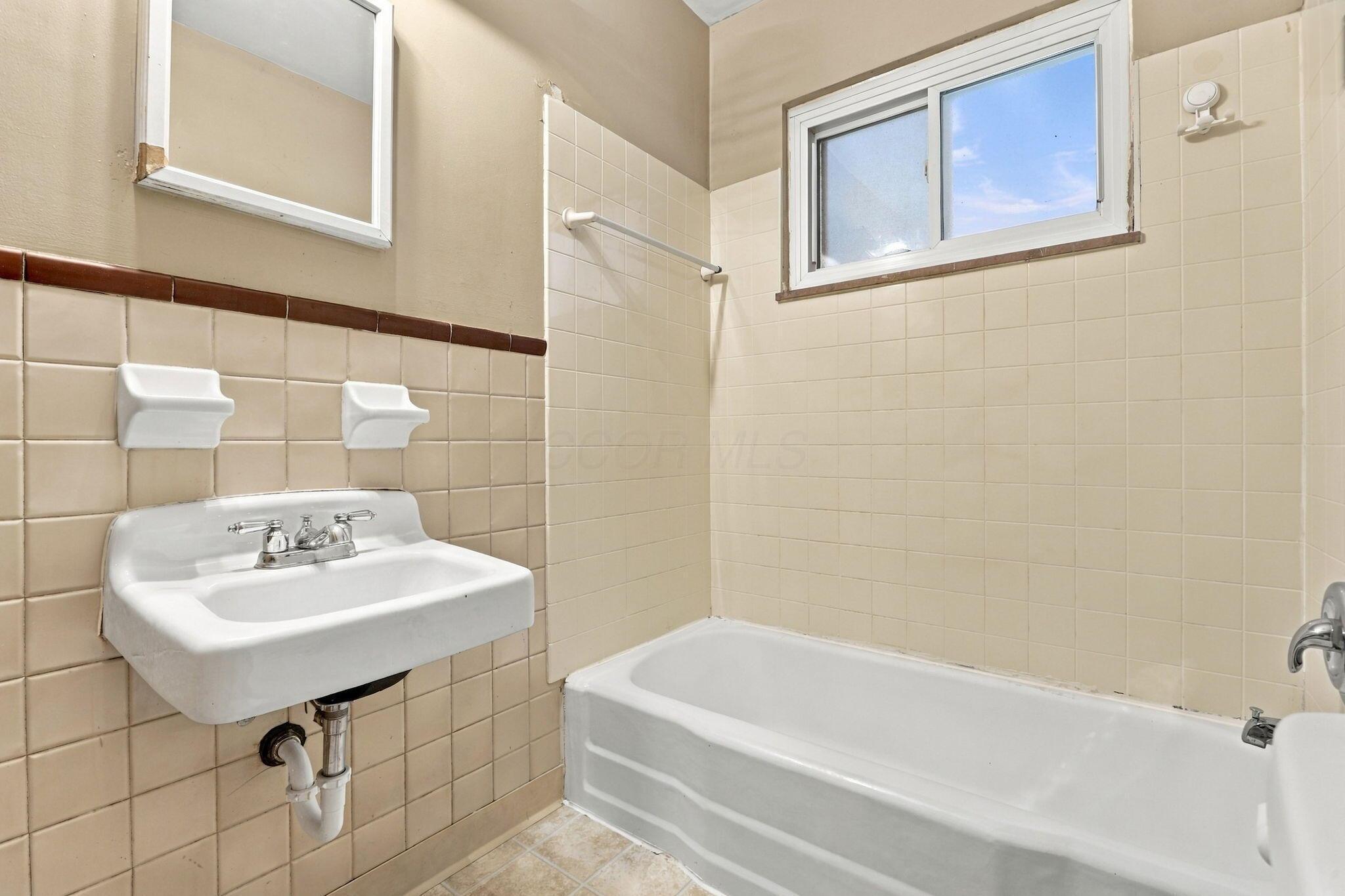 565 South Hampton Road Columbus, OH 43213 - Photo 27 of 39 28-web-or-mls-0D3A8425