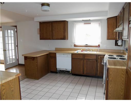 31 Boiling Spring Avenue Westerly, RI 02891 - Photo 5 of 12 Kitchen.