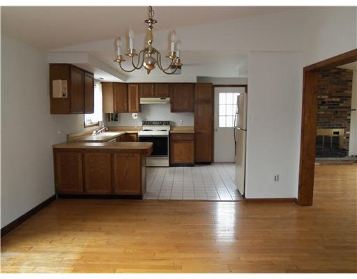 31 Boiling Spring Avenue Westerly, RI 02891 - Photo 6 of 12 Dining Room.