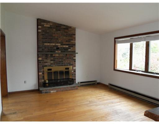 31 Boiling Spring Avenue Westerly, RI 02891 - Photo 7 of 12 Living Room.