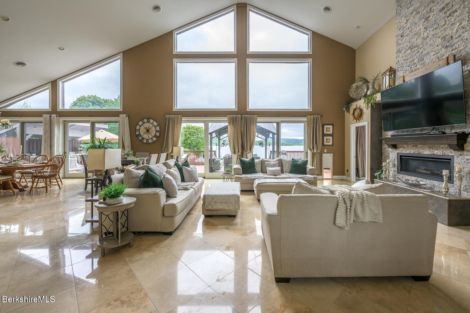 140 Hancock Road Pittsfield, MA 01201 - Photo 4 of 41 Living room