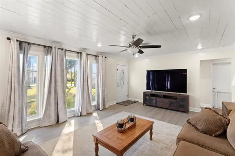 $239,000 | 417 East School Street, Lake Charles, LA 70605