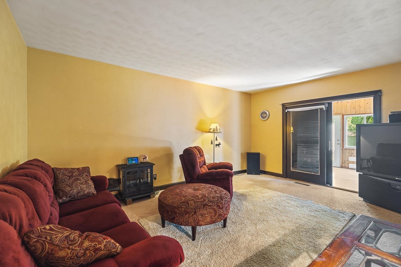 6537 Newburg Road Rockford, IL 61108 - Photo 24 of 29 a living room with furniture and a couch
