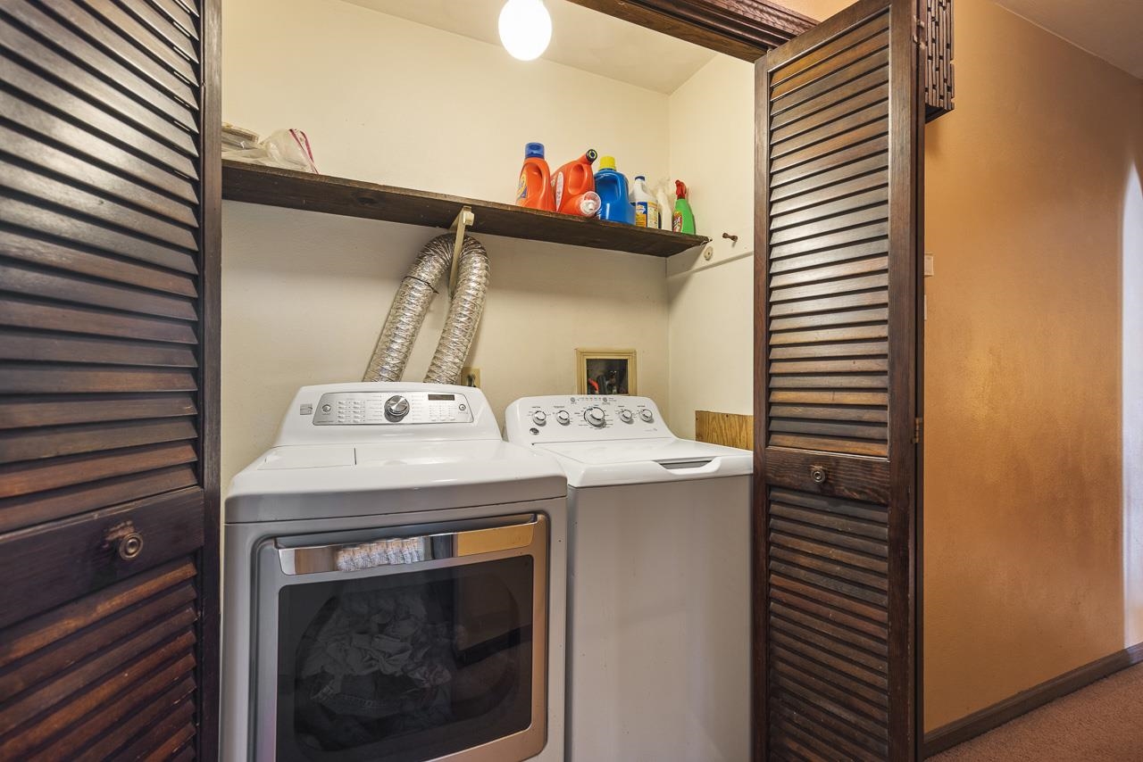 6537 Newburg Road Rockford, IL 61108 - Photo 25 of 29 a utility room with dryer and washer