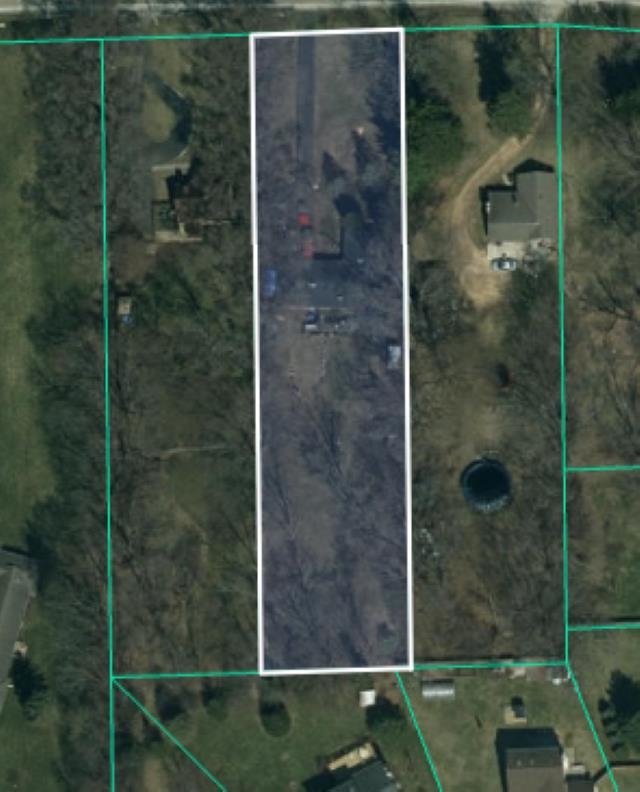 6537 Newburg Road Rockford, IL 61108 - Photo 4 of 29 a bathroom with a shower