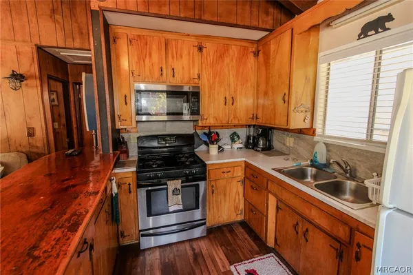 $1,500 | 945 Greenway Drive, Big Bear City, CA 92314
