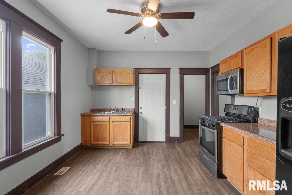 3216 Indian Road Davenport, IA 52802 - Photo 15 of 24 Gallery Image 15