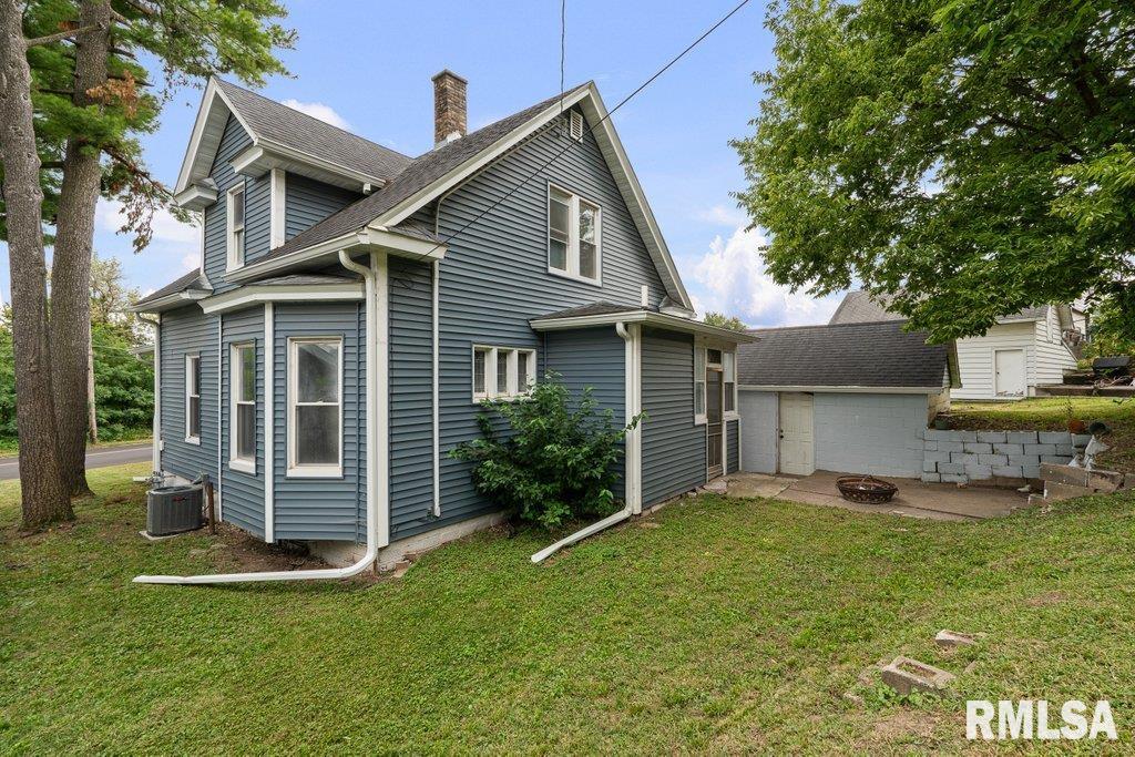 3216 Indian Road Davenport, IA 52802 - Photo 23 of 24 Gallery Image 23