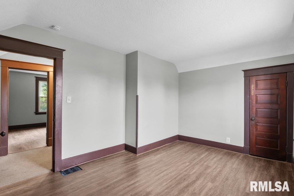 3216 Indian Road Davenport, IA 52802 - Photo 7 of 24 Gallery Image 7